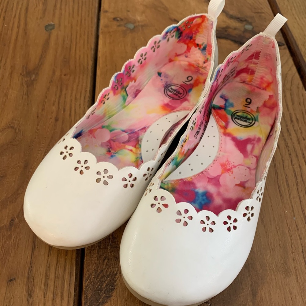 Size 9 Little Girl White Shoes